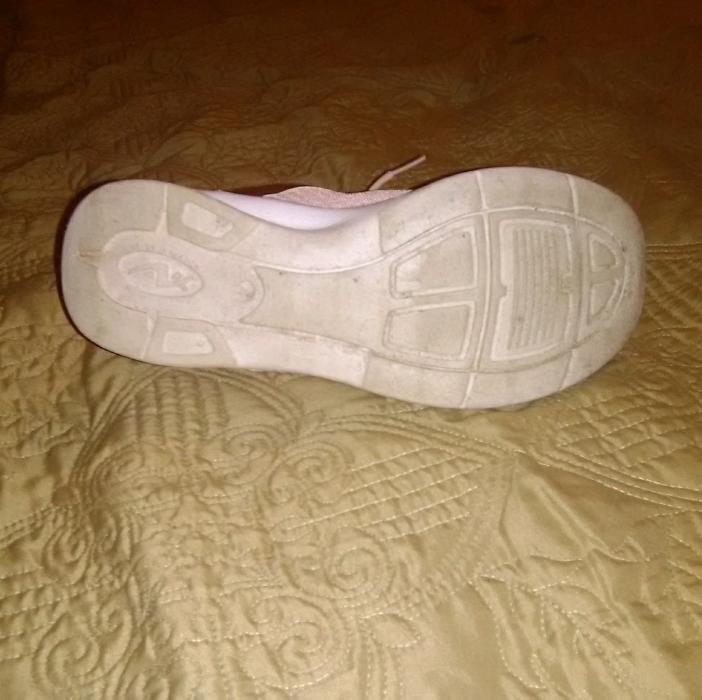 Shoes - Picture 2 of 6
